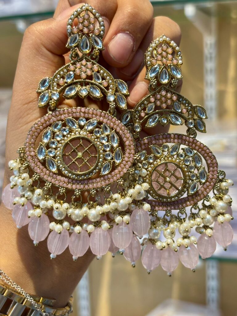Latest Earrings for Navratri:आपके लुक को बदल देंगे ये रॉयल इयरिंग्स