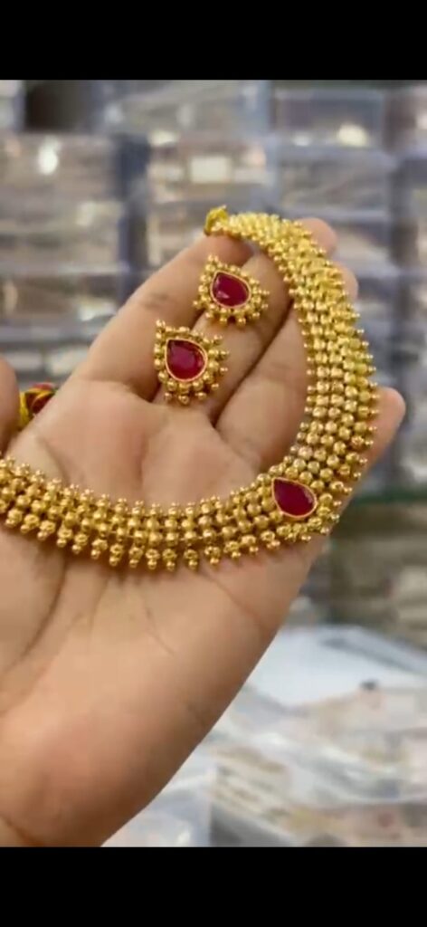 Latest Gold Bangle and Neckless Design 2025:हर महिला की शान और खूबसूरती का राज