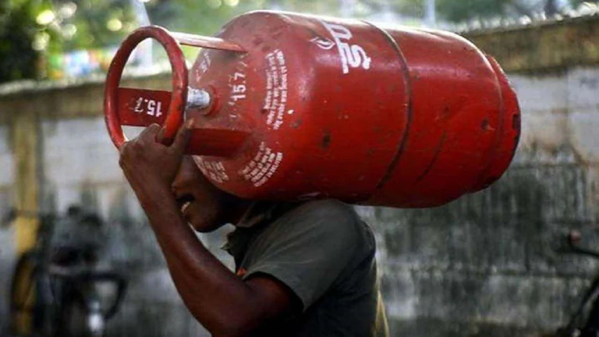 LPG Gas Price News: आज से नई दरें लागू घरेलू सिलेंडर की कीमतों में बड़ा बदलाव, जानिए आपके शहर में क्या है नया रेट