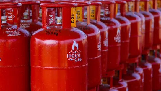 LPG Cylinder Price Cut 2025: आम जनता को बड़ी राहत, रसोई गैस के दाम घटे