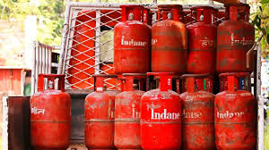 LPG Price Today: रसोई गैस सिलेंडर सस्ता होने से घरों में लौटी राहत